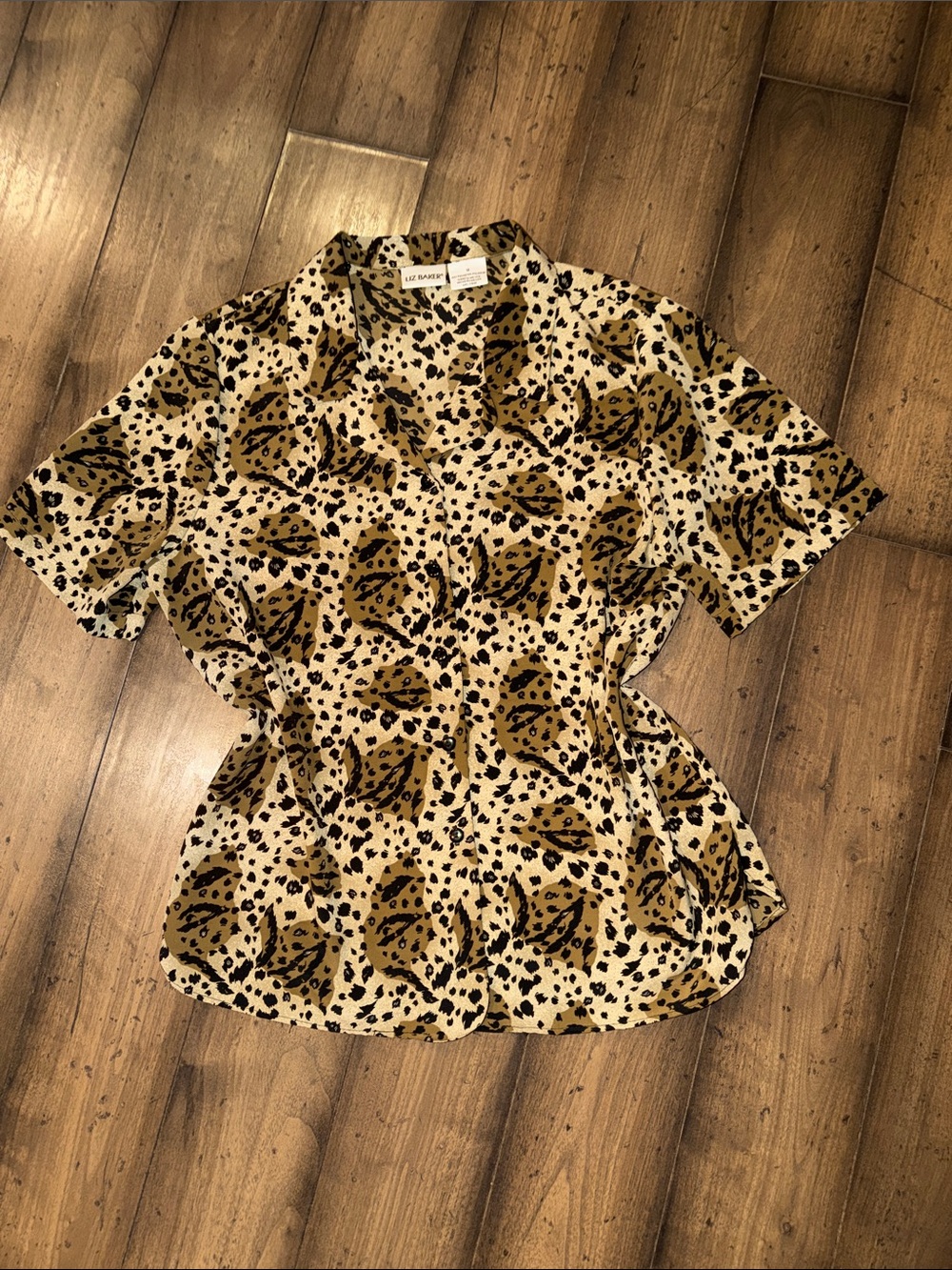 🤎🖤WOMEN’S SHORT SLEEVE BUTTON-DOWN ANIMAL PRINT BLOUSE SIZE 12🤎🖤